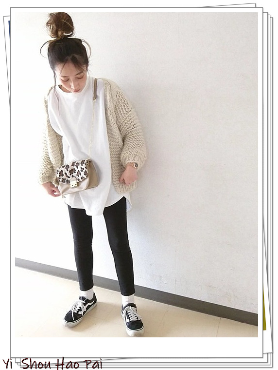 冬季黑白灰穿什么颜色好看,黑白灰的颜色搭配图片