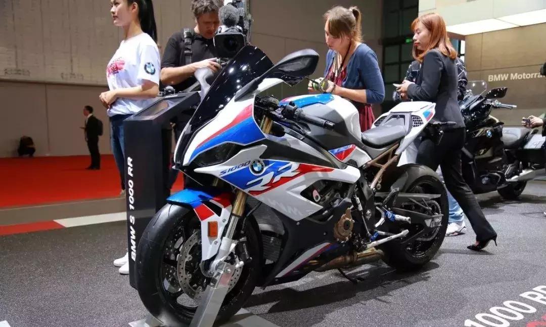 S1000RR摩托车新增M套件，BMW两款拳头产品重拳出击！