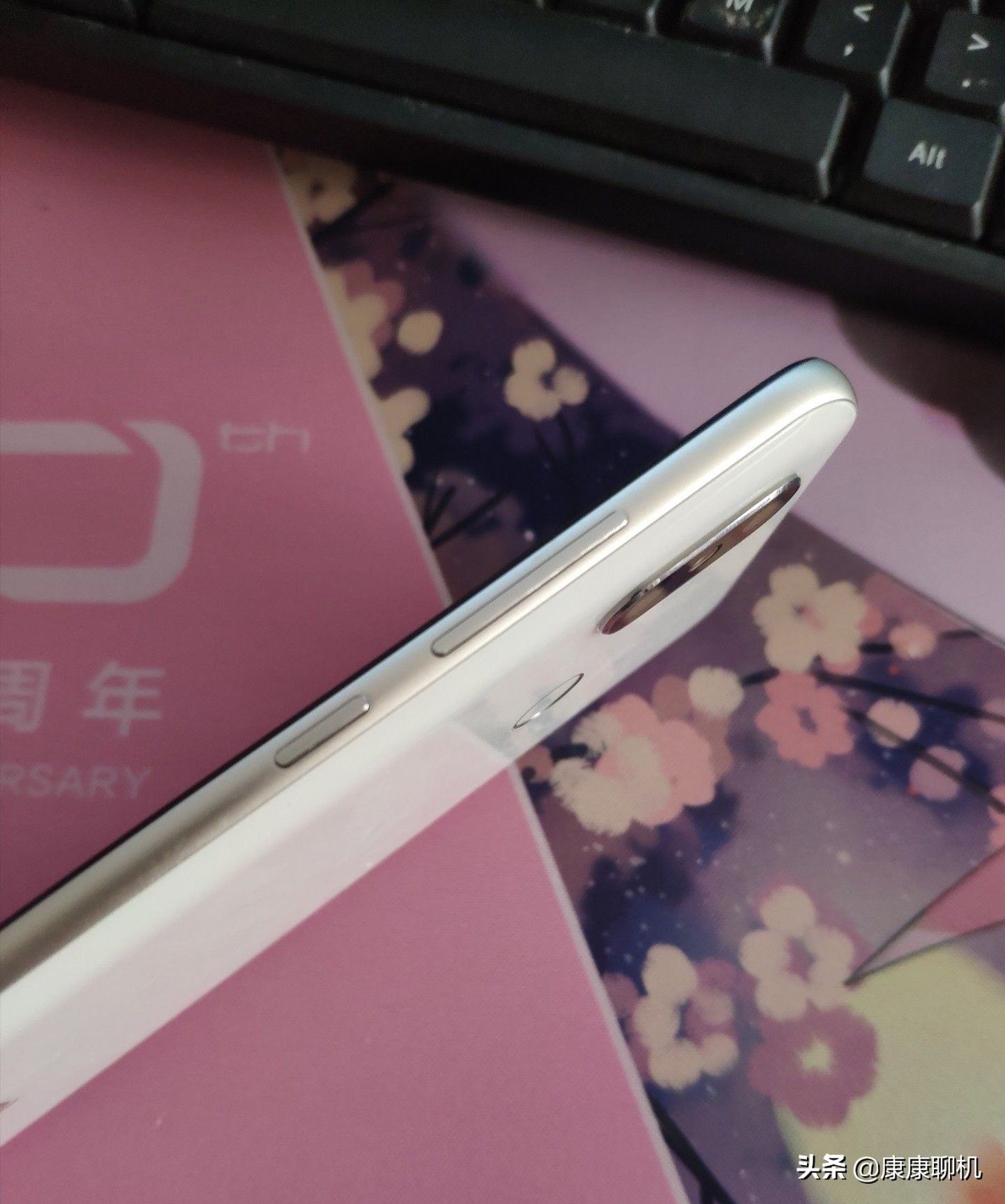 果粉买米8遇“闪屏门”，直呼下部手机依旧买小米！