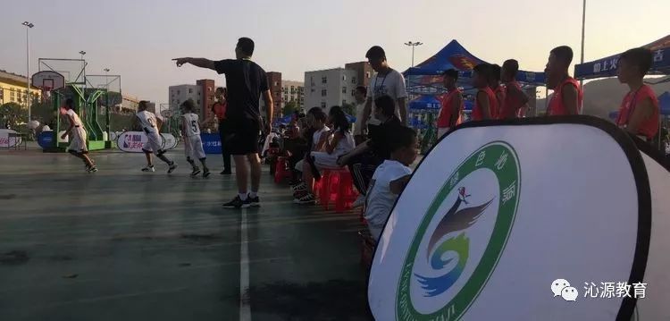 心怀篮球梦圆梦在铜仁——沁源县姚基金冠*队军**频获喜讯