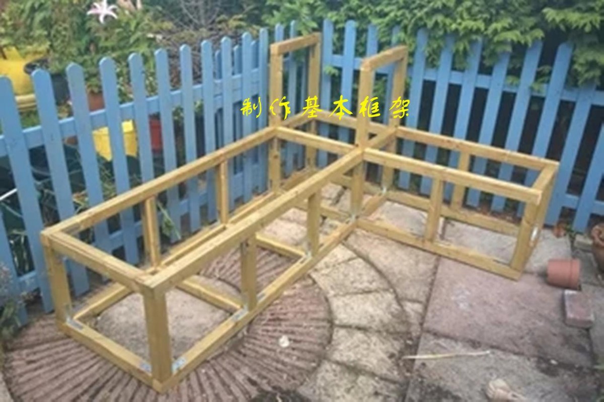 大露台花池卡座带鱼池效果图,设计庭院观赏小鱼池的过程