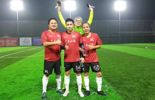 安化足球比赛,恭喜足球队夺冠