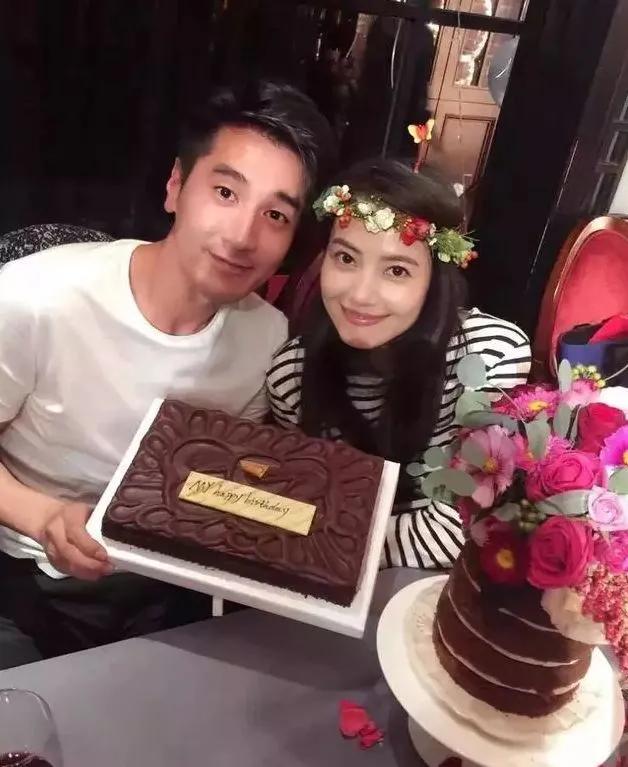 杨天真分析旗下艺人的着装视频,杨天真经纪人穿着