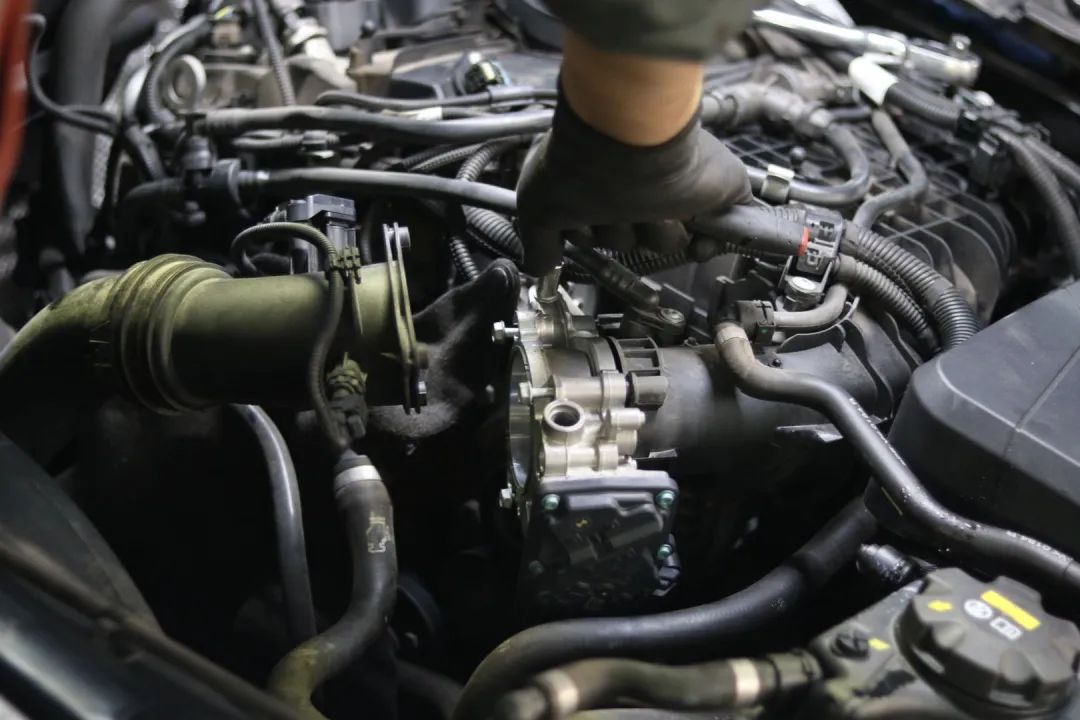 怪兽改造跑车视频,宝马f20120改装