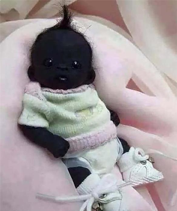 世界公认最黑的婴儿,世界上最黑的小孩长大后成这样了