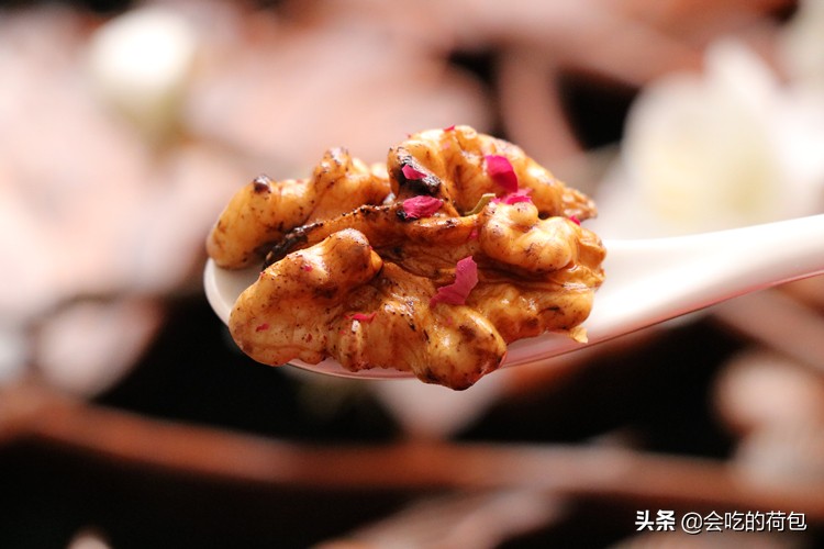 核桃和醋一起吃有什么功效,醋泡核桃真的对人体有好处吗