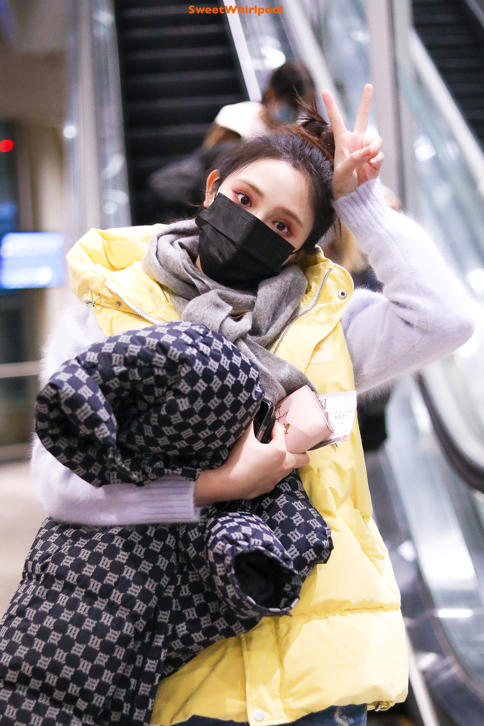 九州朱颜记冯绍峰和彭小苒,彭小苒九州朱颜记路透造型