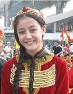 热巴小时候的照片无水印,热巴小时候皮肤