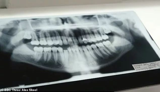 22岁女孩遭教练虐待,足球队员被教练虐待