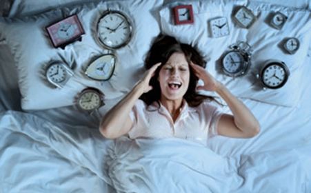 褪黑素安睡枕,失眠时褪黑素好还是安眠药好