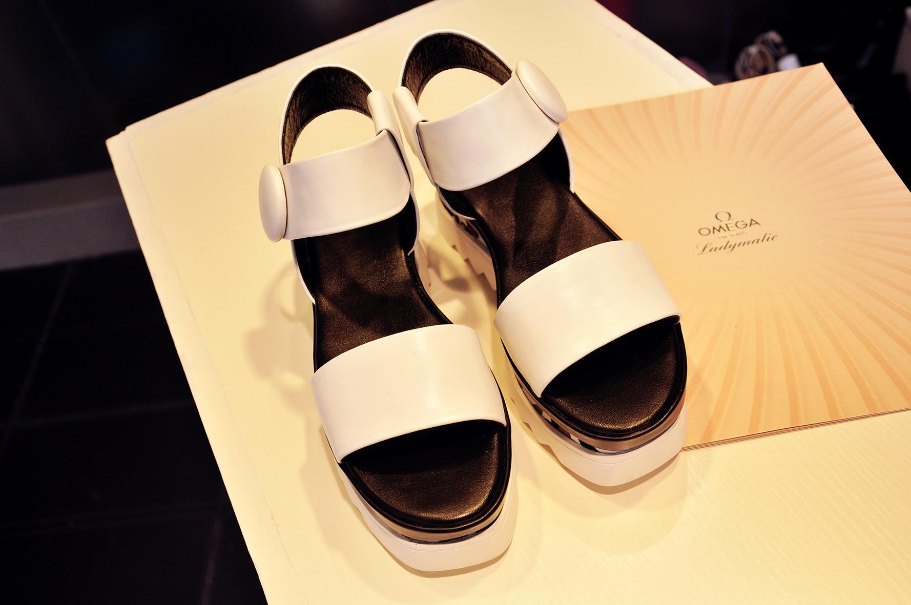 适合两道杠的凉鞋,比较正式场合穿的凉鞋