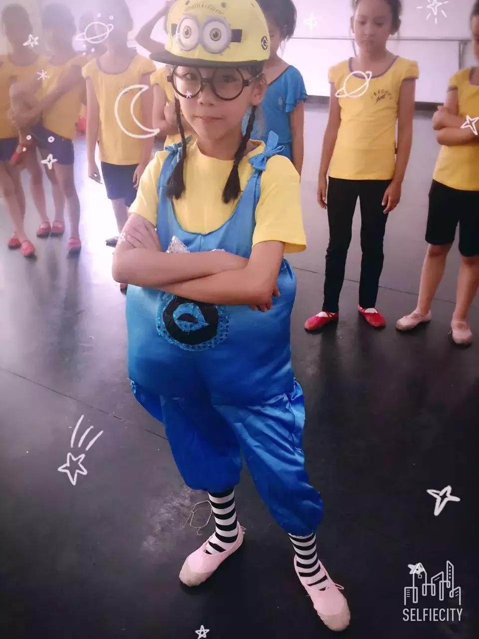 月亮姐姐变装秀视频,月亮姐姐穿衣裳视频