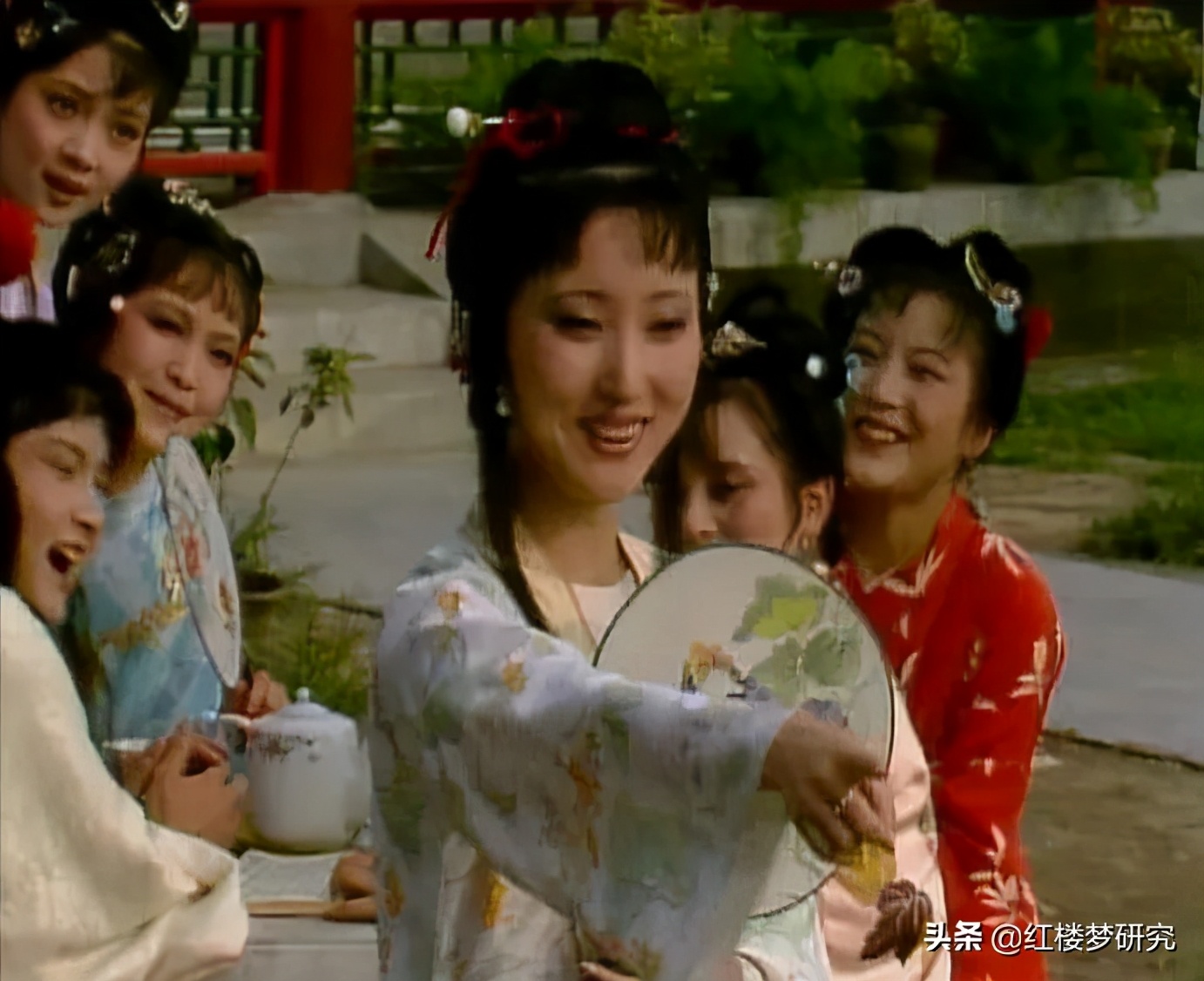 刘姥姥讨好贾母闹笑话,刘姥姥被取笑的心理