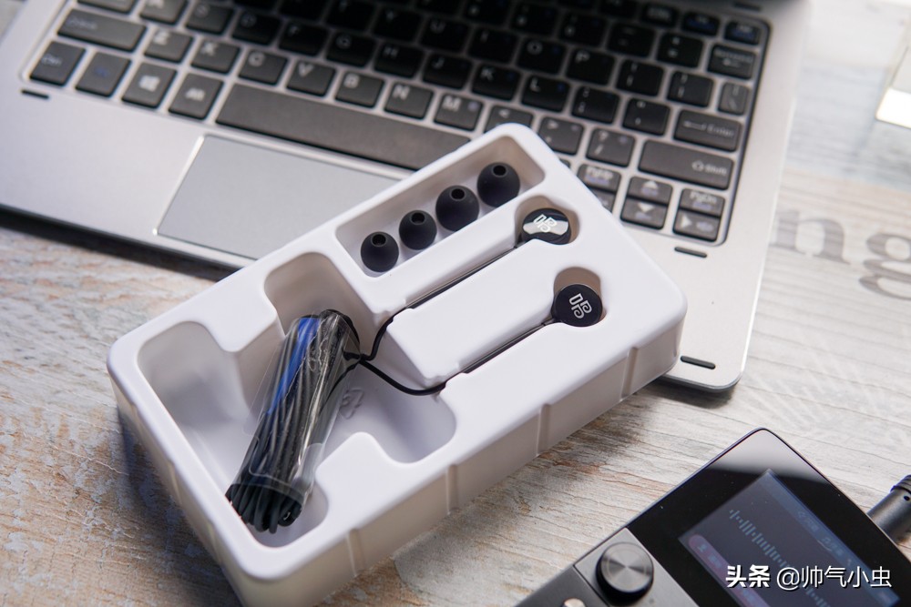 售价999元，用了之后，才发现我离那些主播只差一张好声卡