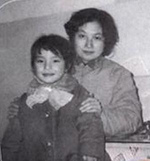 当年演小燕子的赵薇近况如何,她是赵薇