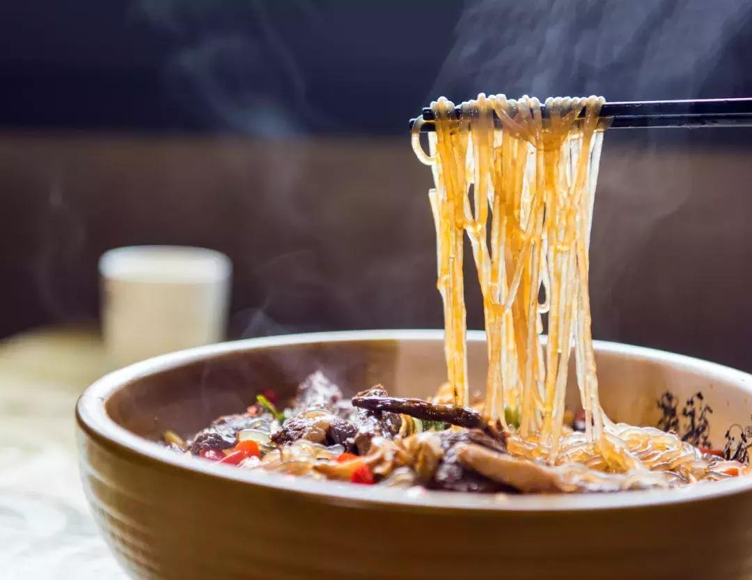 年夜饭大赏舌尖上的新年,各地年夜饭比拼吃什么才算有年味