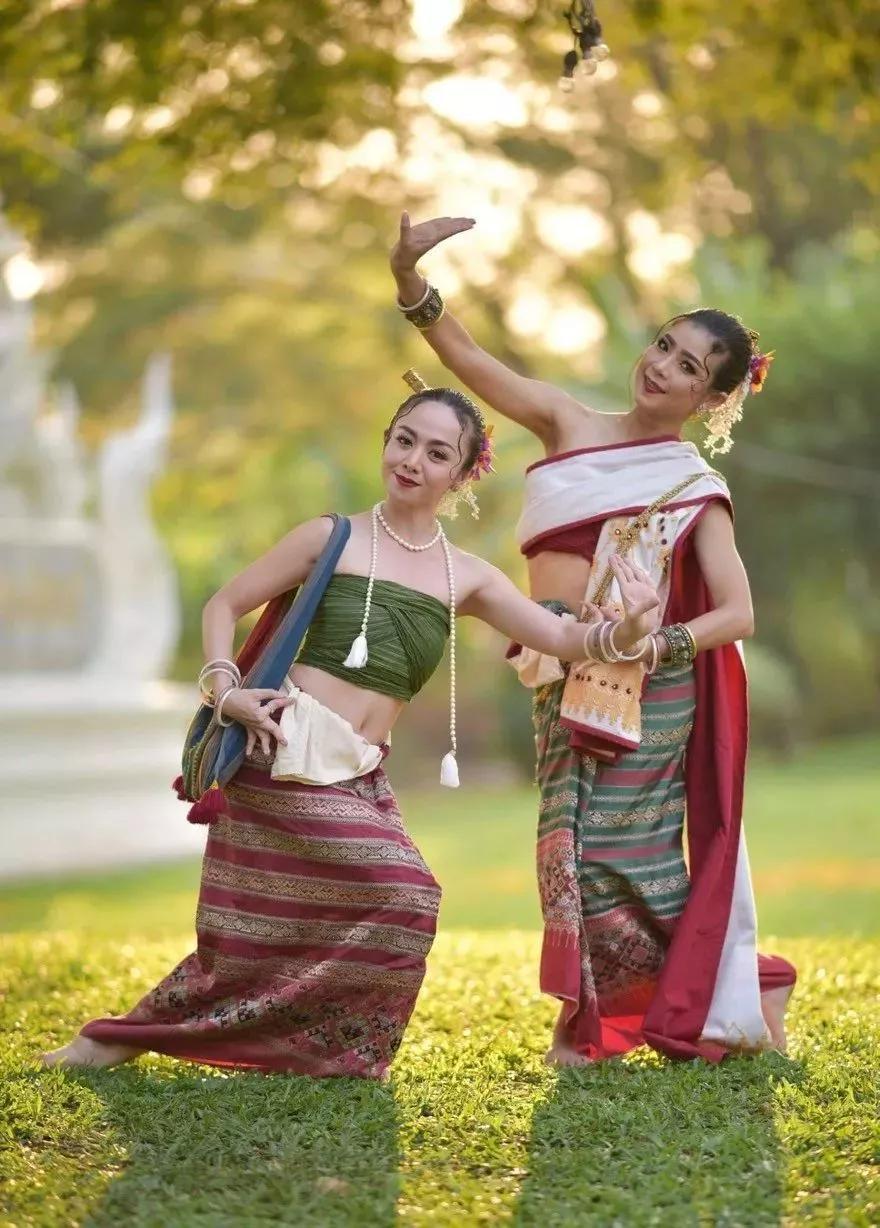 云南少数民族服饰图片,最好看的云南民族服饰