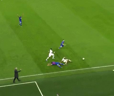 小球童捡球,热刺和小球童一球成名