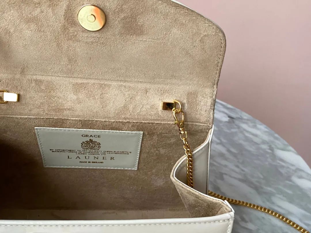 英国女王拿过的包包,英国伊丽莎白女王二世包包