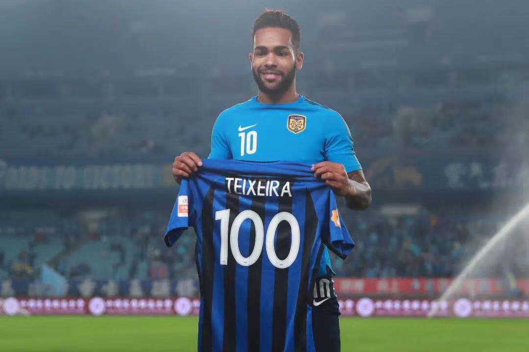 特谢拉加盟苏宁首秀,赛前特谢拉现身苏宁踩场