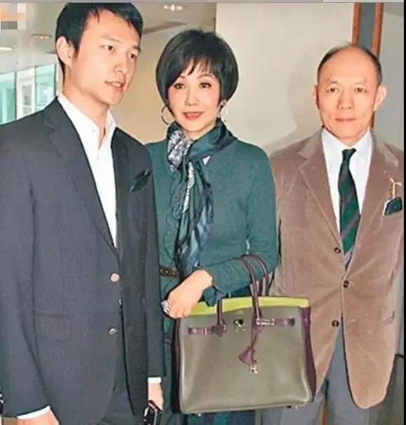 拜师马云，安家广州，郭晶晶的小叔子，成了霍家商业帝国准继承人？