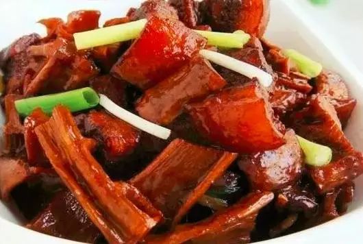 夜啤酒比较有特点的菜品,啤酒系列的菜品有哪些特点