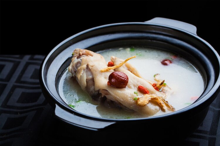 多吃猪皮和猪蹄会补充胶原蛋白吗,猪蹄和猪皮的胶原蛋白哪个多一点