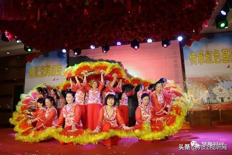 最新庆七一广场舞,庆七一广场舞展演成功举办