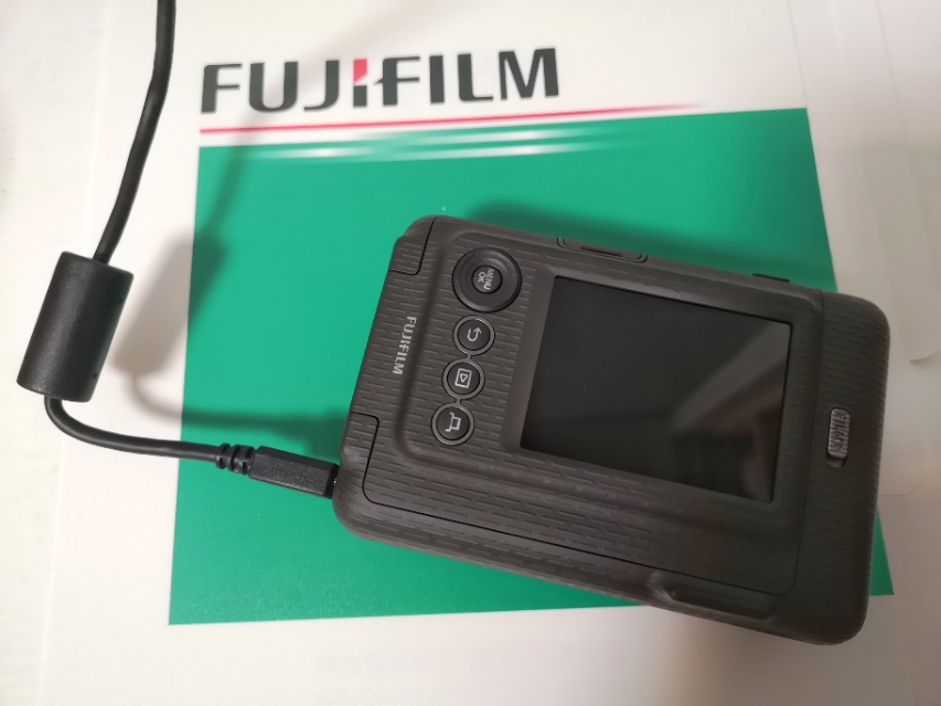 能通过手机打印照片的富士拍立得,富士拍立得打开后盖拍出照片效果