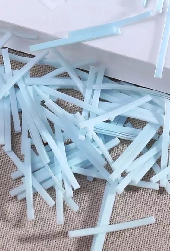 王一博和大张伟戴发带的照片,王一博耍帅大张伟