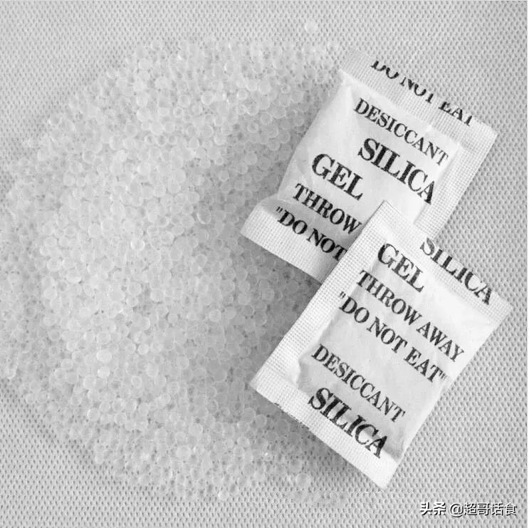 千万不要给小孩子玩危险的东西,这些东西不要给孩子玩了太危险了