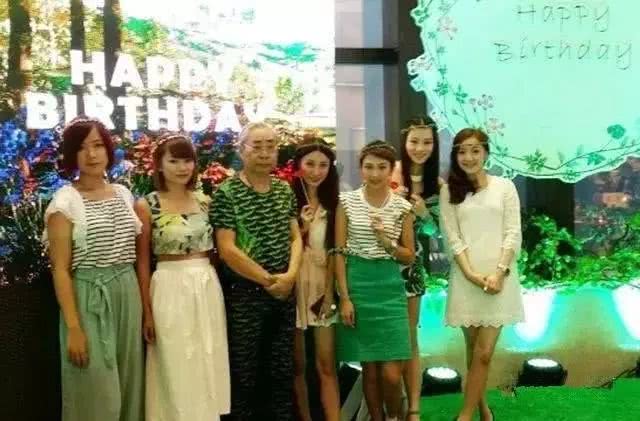 替父还债的女星嫁给70岁的男人,替父还债的富豪