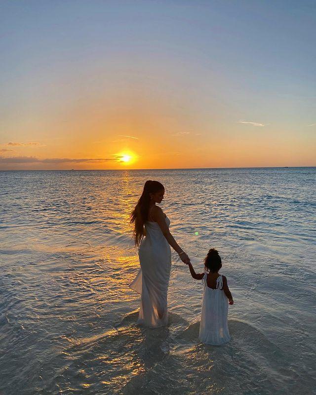 凯莉詹娜和stormi,凯莉詹娜女儿stormi演唱会