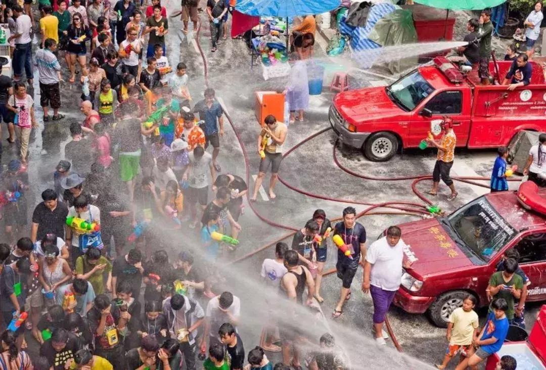 泰国泼水节爆发枪战,泰国泼水节