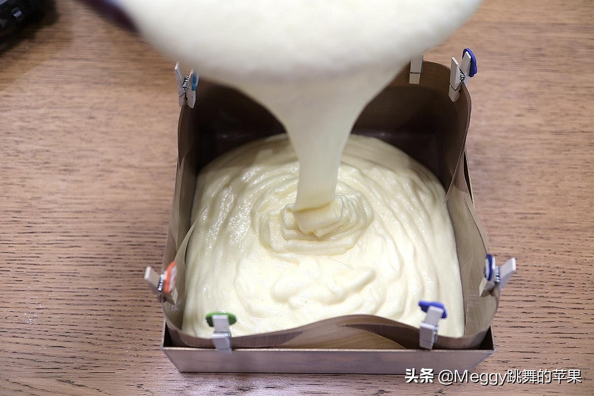 古早蛋糕和戚风蛋糕蛋白打发区别,蛋白打发到什么程度蛋糕才会柔软