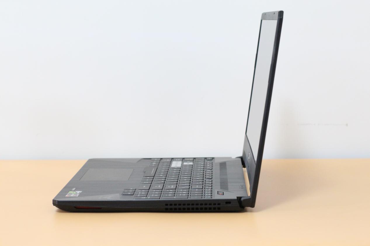 华硕飞行堡垒7锐龙版测评amd,华硕飞行堡垒7amd版本显卡在哪里