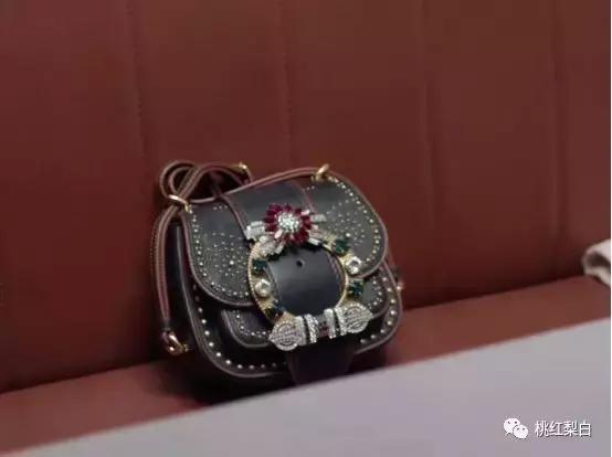 为什么苏明玉比他二哥二嫂混得好,苏明玉二嫂的穿衣风格