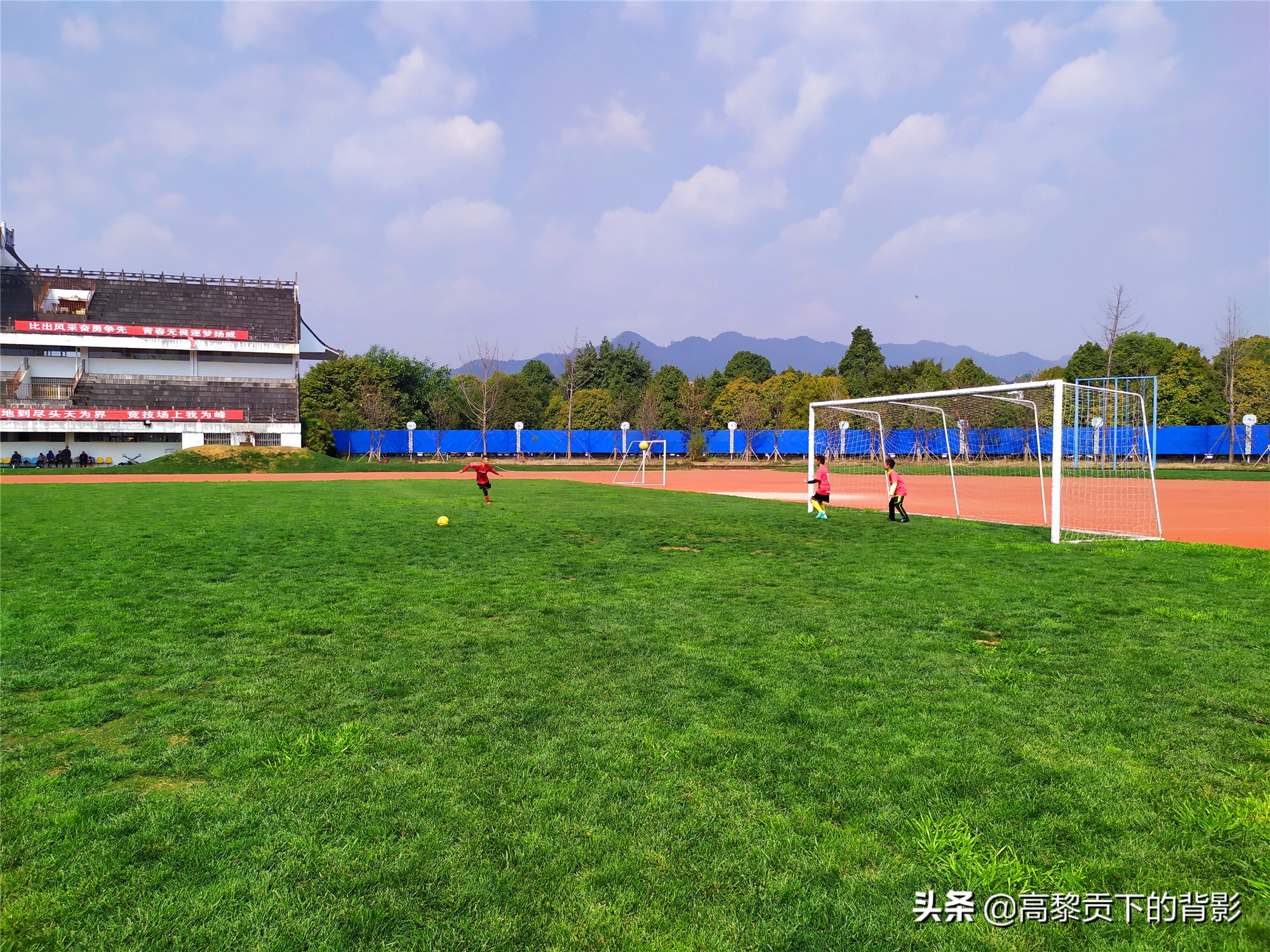 云南腾冲偶遇篮球赛顺便看看腾冲的体育设施如何？