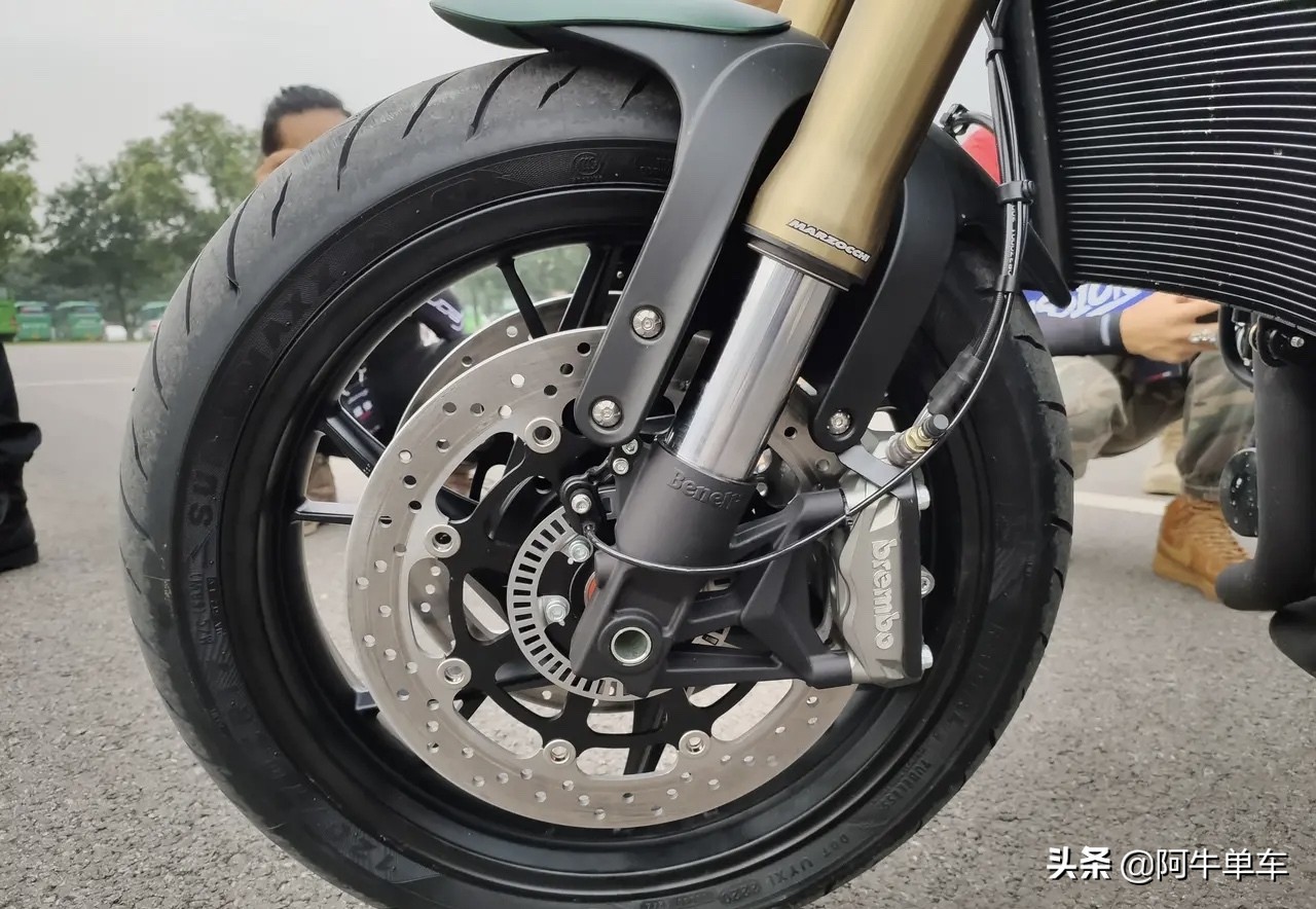 55800的幼狮800、45800的clx700，是什么能差10000块？