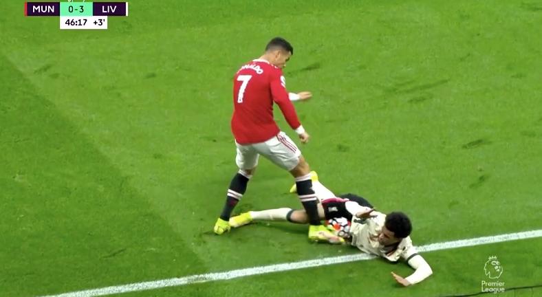 半场曼联2-0领先利兹联,半场结束曼联0比1落后伯恩茅斯