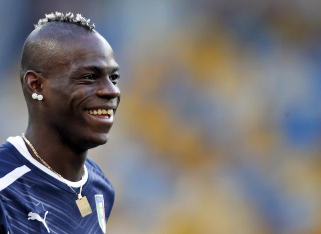 巴洛特利踢球努力,足球运动员巴洛特利