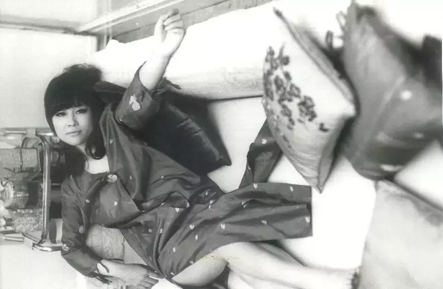 86岁的好莱坞华人教母：我是一只独来独往的豹，不需要结婚