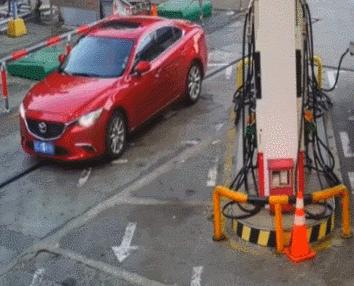 加完油逃费被抓,男子多次加油时逃单获刑11个月了