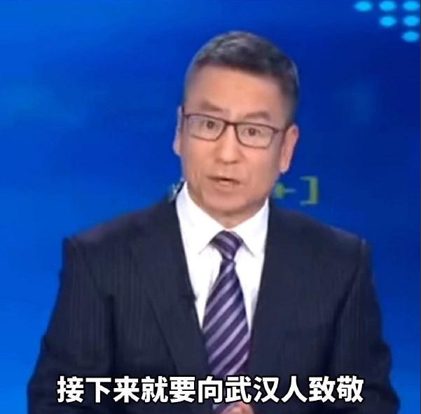 白岩松遭大学生抢麦怒怼,为武汉发声的白岩松