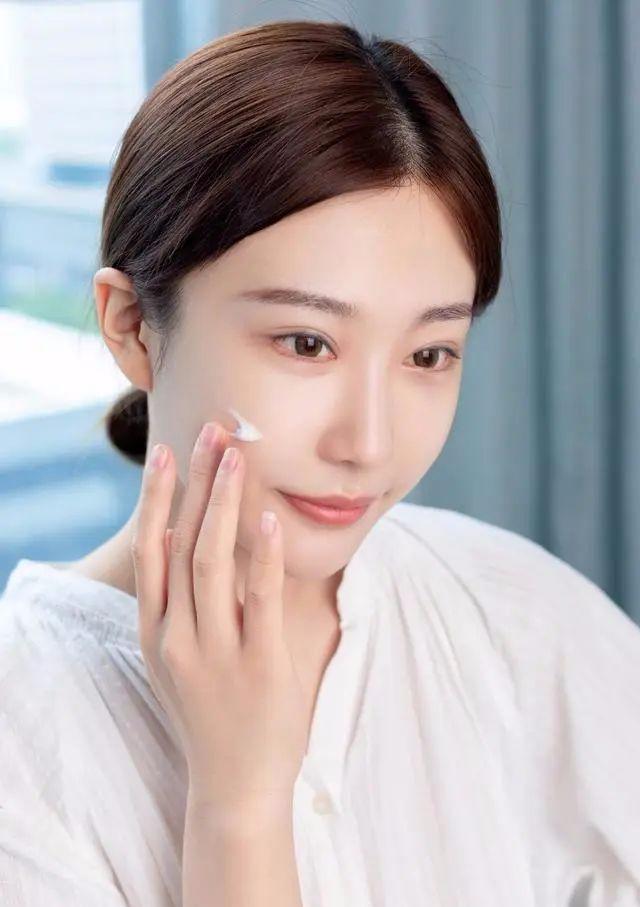 肌肤毛孔粗大问题多？4个原因有关，名门泽佳女生搞不清楚的*局骗**