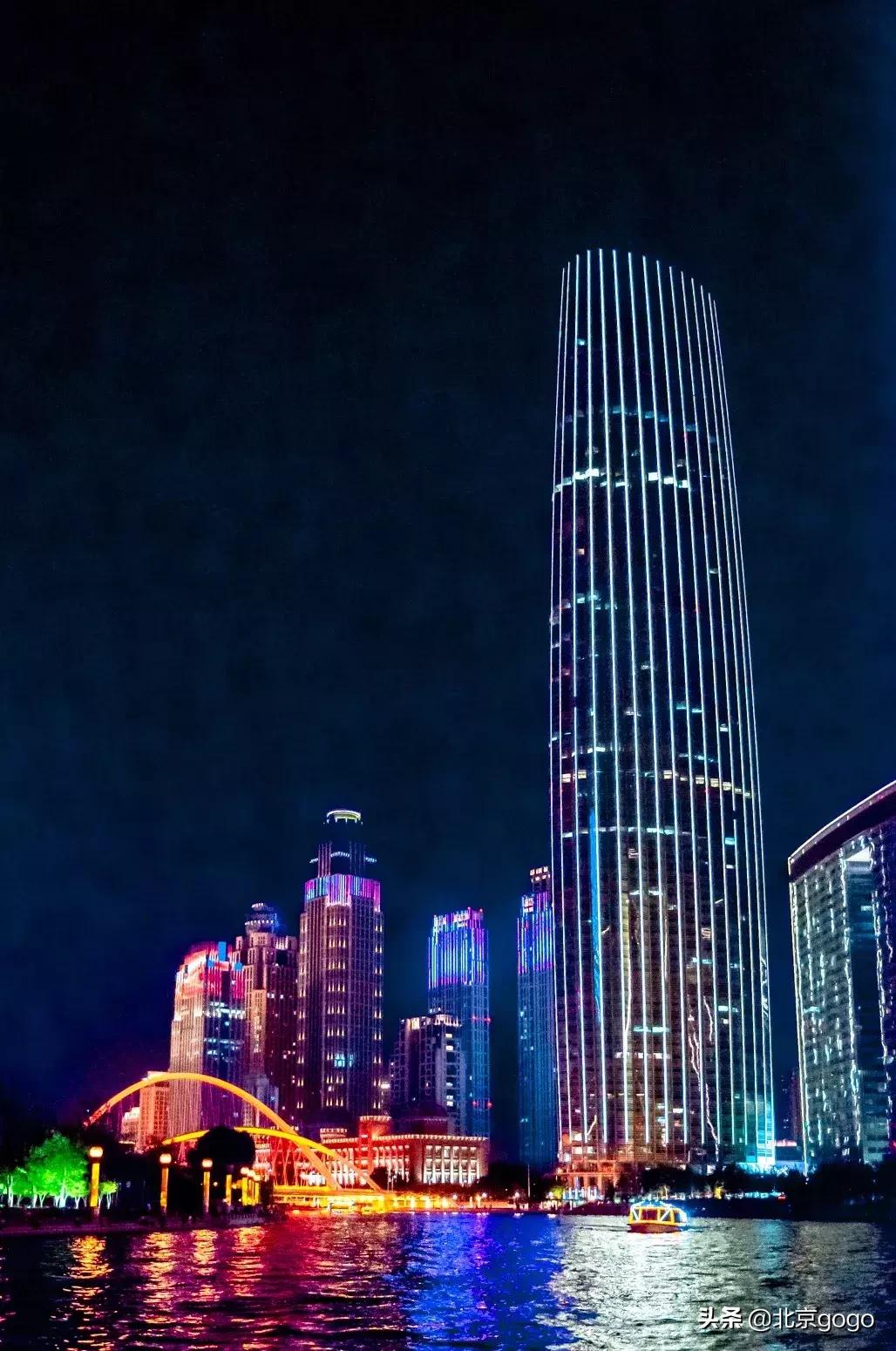 抓住夏天的尾巴放肆玩乐，一起打卡隔壁城市这条网红游船