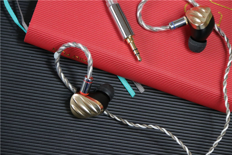 thinkplus双核双动圈hifi耳机,roll百元平价双动圈hifi耳机