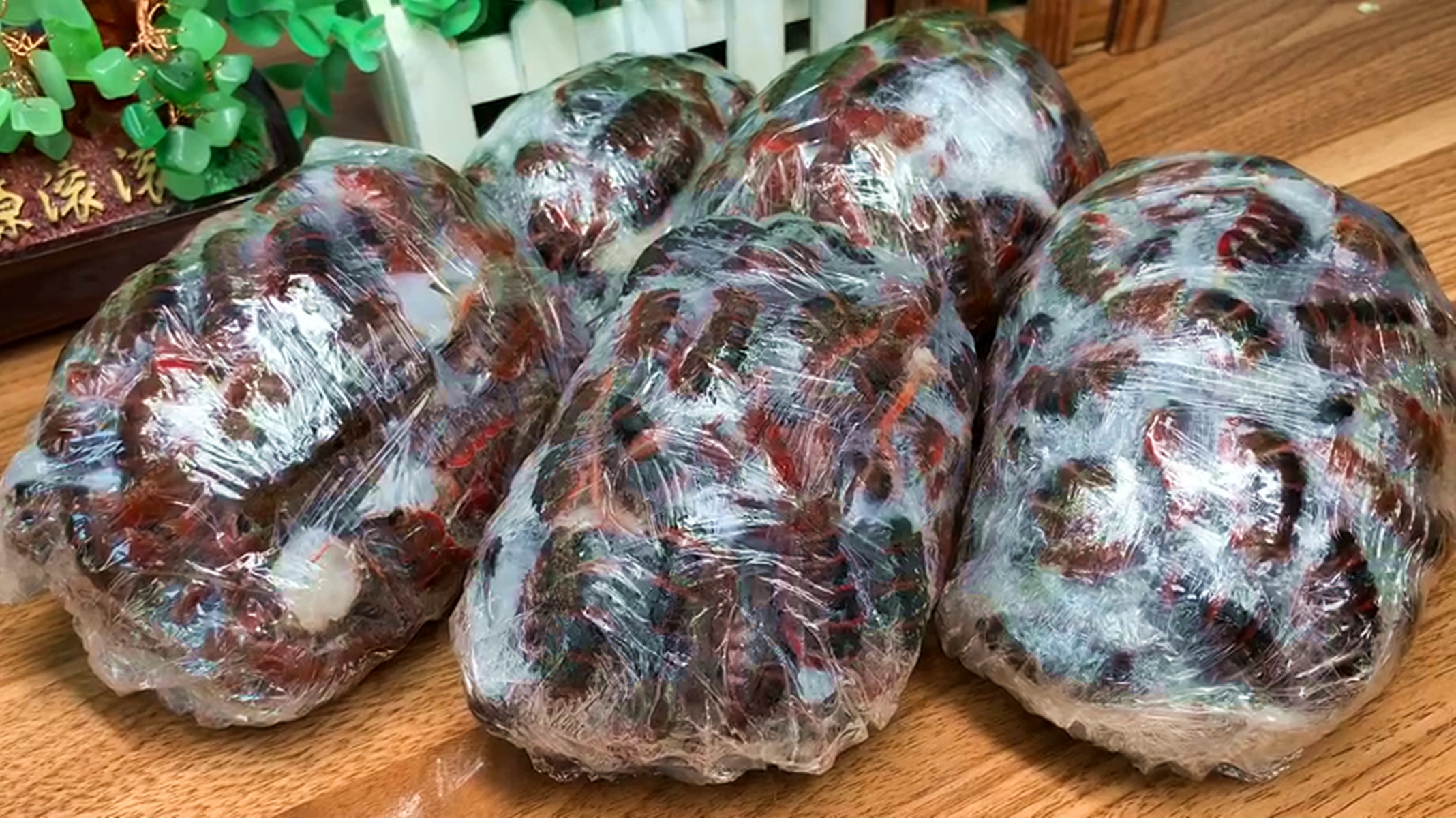 夏天，碰到此虾别手软，一次性买30斤，放冰箱冻起来，特省事