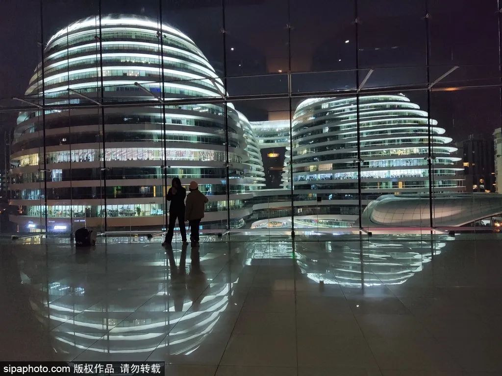 一个地铁站三条线,地铁边的吃喝玩乐