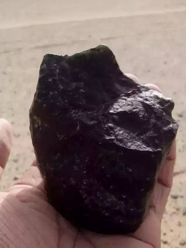 戈壁玉与戈壁石的区分,戈壁玉和戈壁石的区别